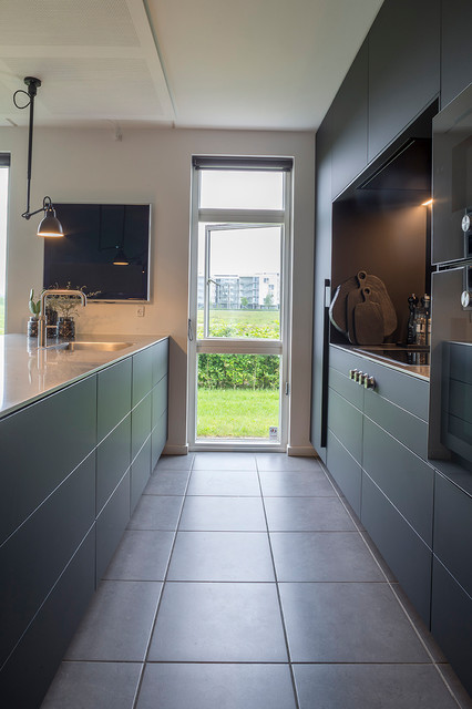 Elegant i sort contemporary-koek