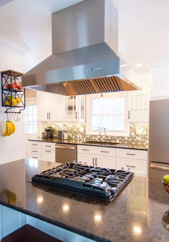 Eat-in kitchen - mid-sized transitional galley medium tone wood floor and brown floor eat-in kitchen idea with an undermount sink, shaker cabinets, white cabinets, marble countertops, metallic backsplash, mosaic tile backsplash, stainless steel appliances and a peninsula