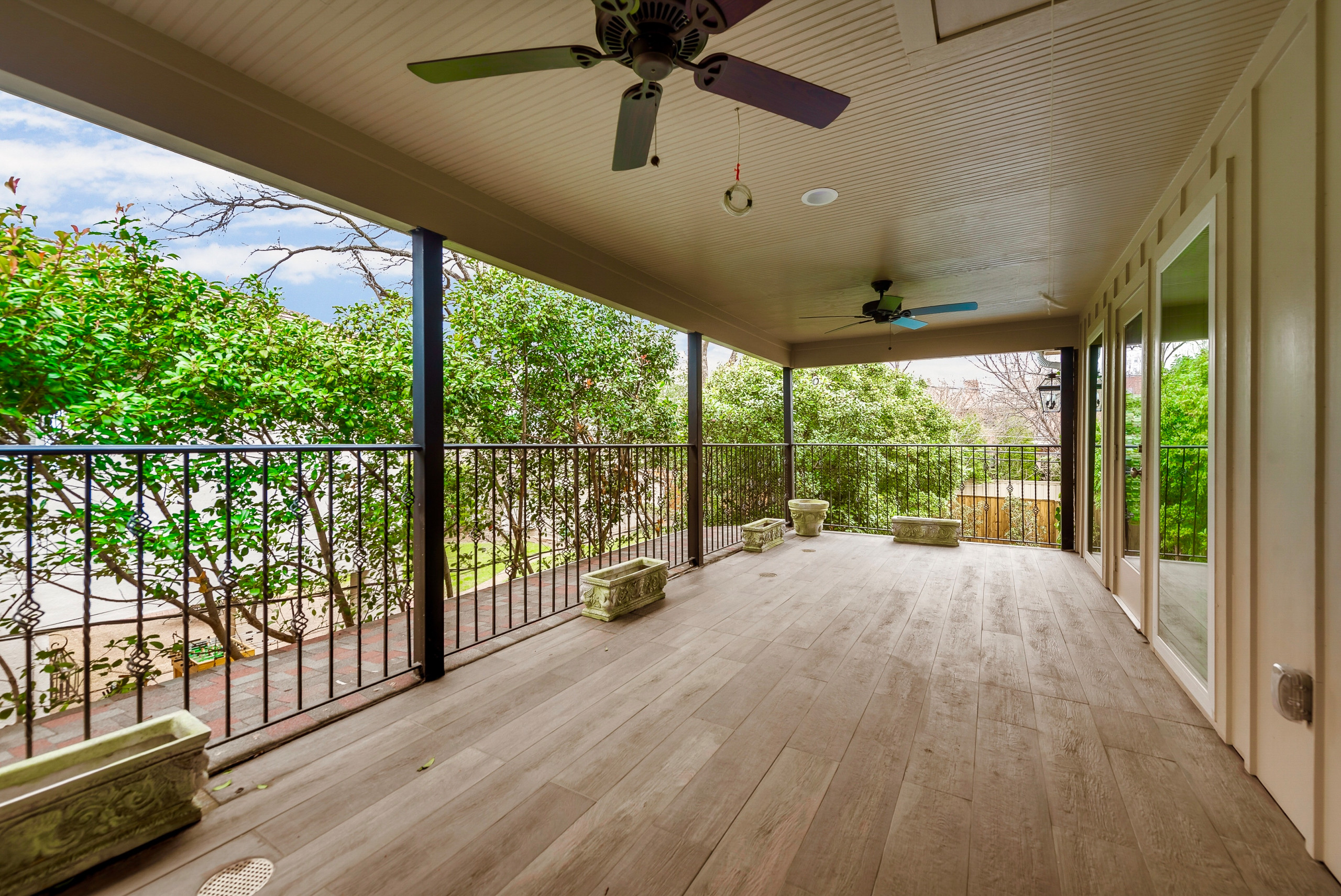 Exterior porch and BBQ