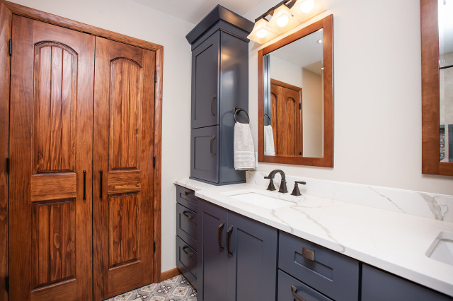 Burnt Hills Horse Ranch Master Bath landstil-badevaerelse