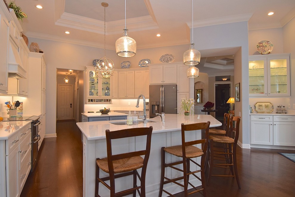 Inspiration for a transitional kitchen remodel in Tampa