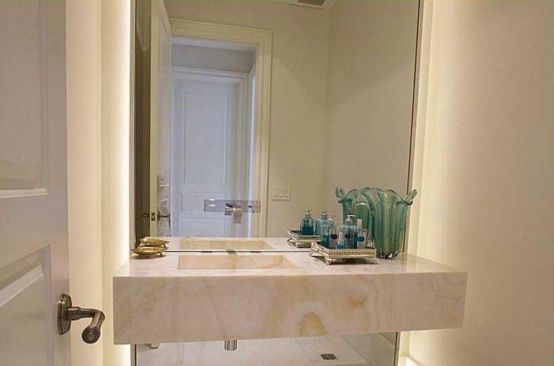 Example of a transitional home design design in Miami