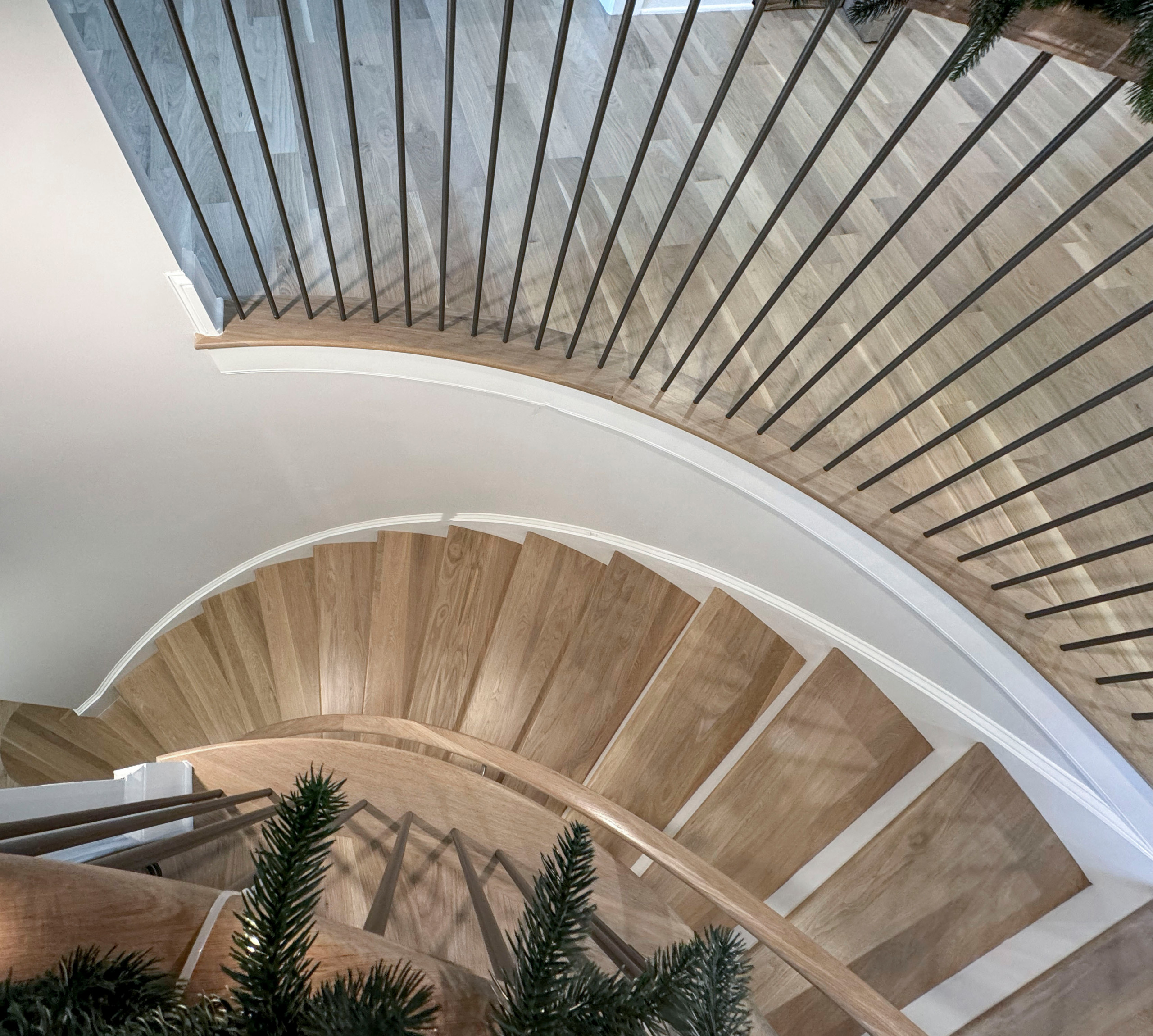 116_Elegant & Eye-catching Curved Staircase, Leesburg VA 20175