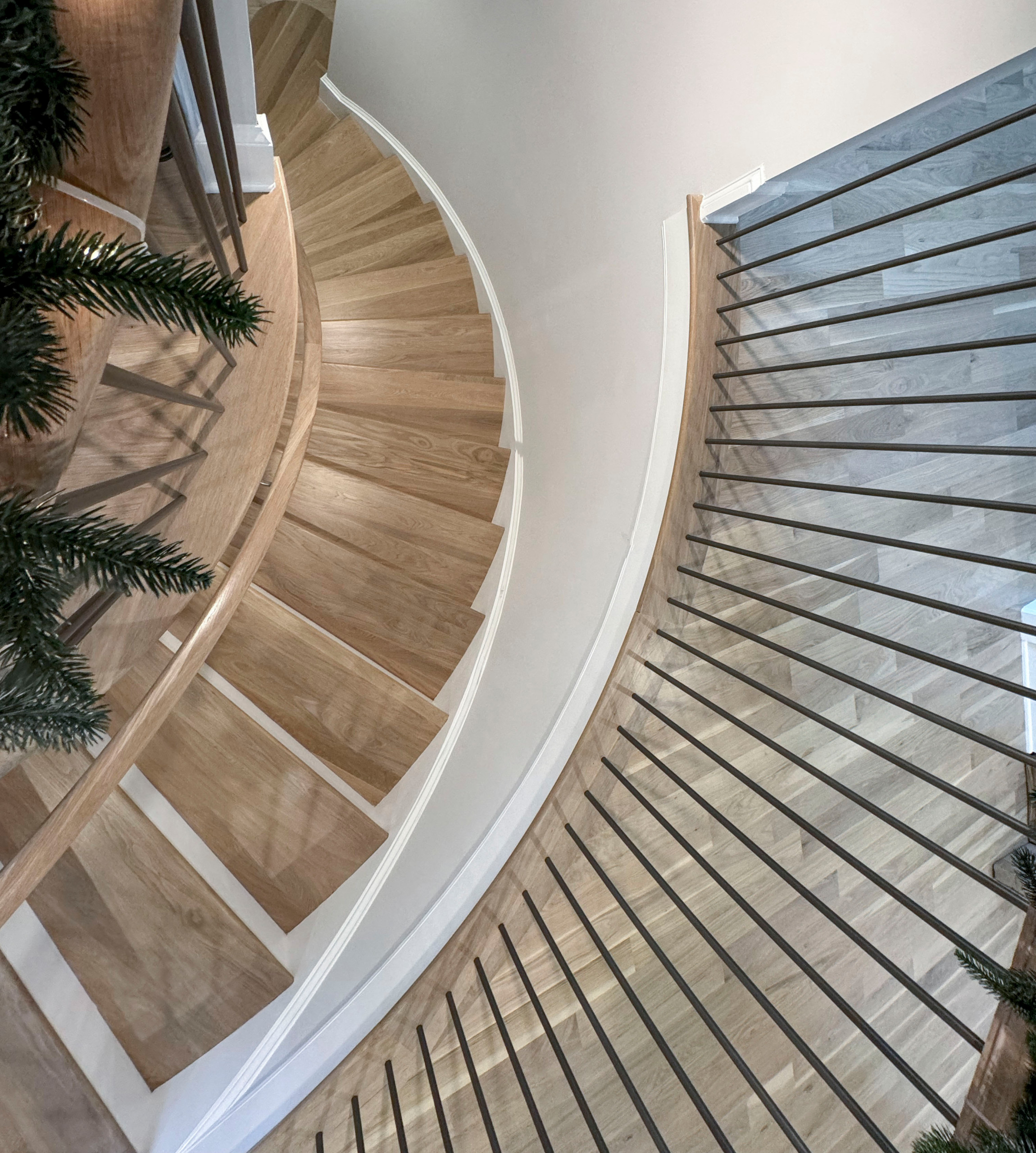 116_Elegant & Eye-catching Curved Staircase, Leesburg VA 20175