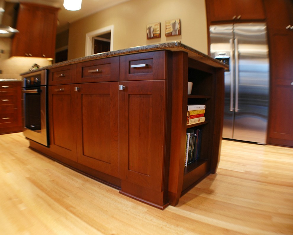 Mid-sized transitional home design photo in Chicago