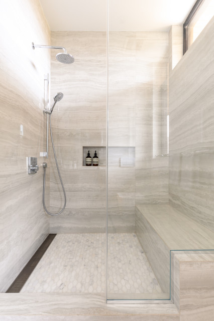 Westhampton Modern Beach House modern-badezimmer