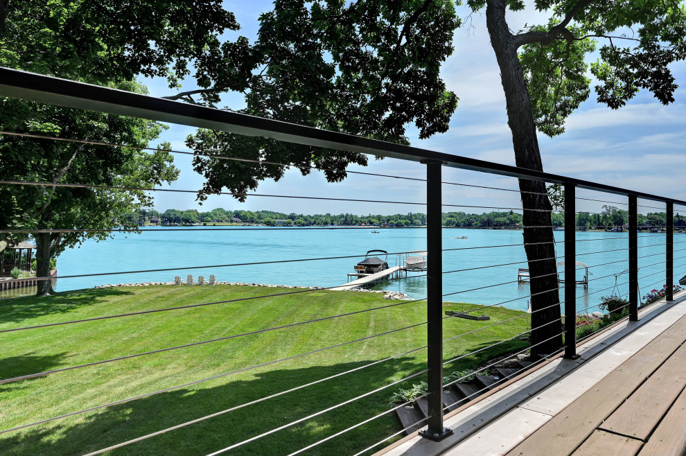Inspiration for a cable railing deck remodel in Chicago