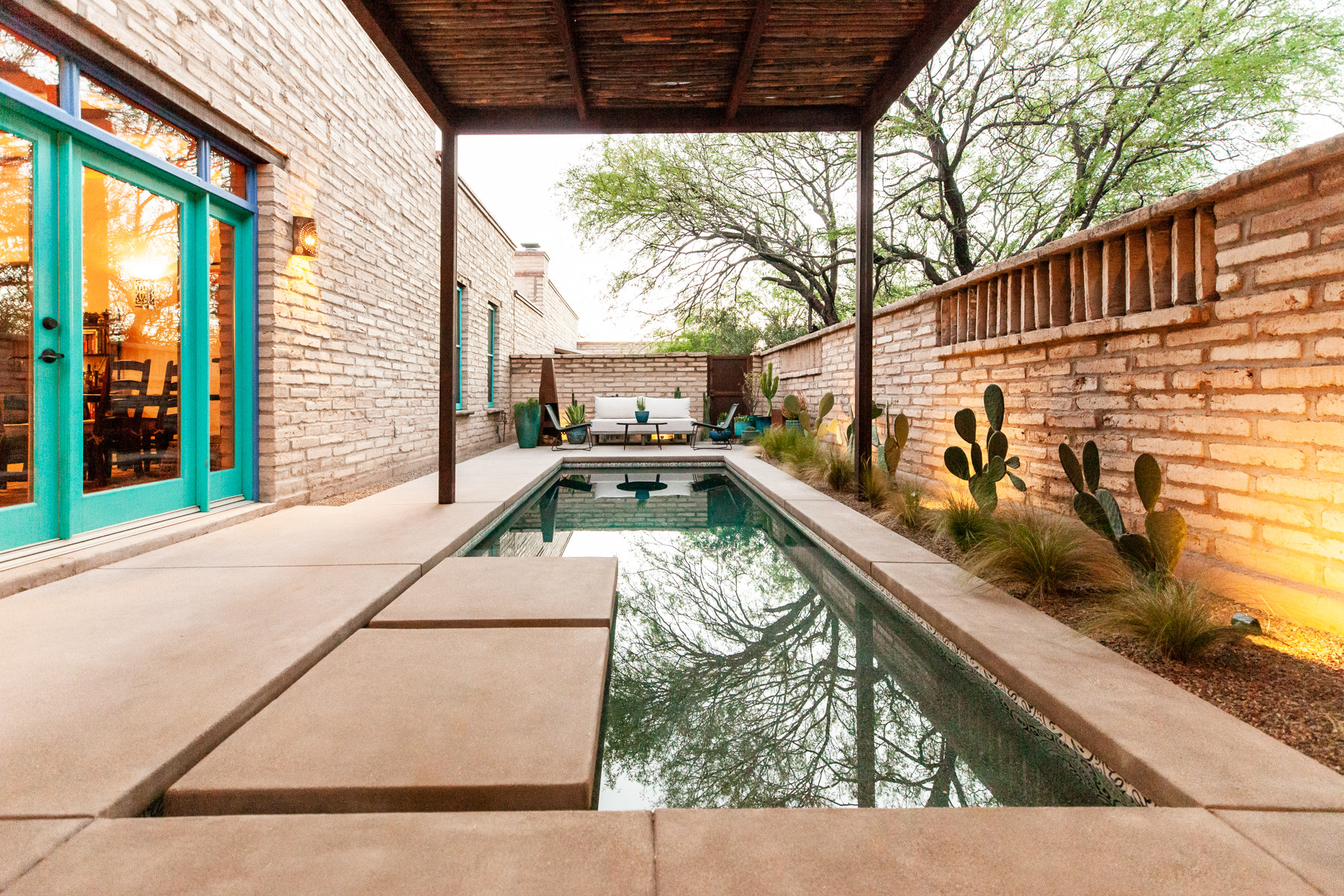 サンタフェスタイルのおしゃれなプールの画像 75選 22年9月 Houzz ハウズ