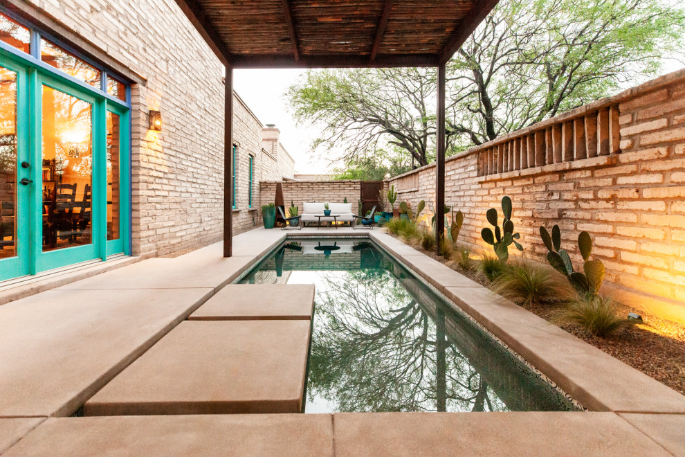 Inspiration for a swimming pool in Phoenix with a shelter.