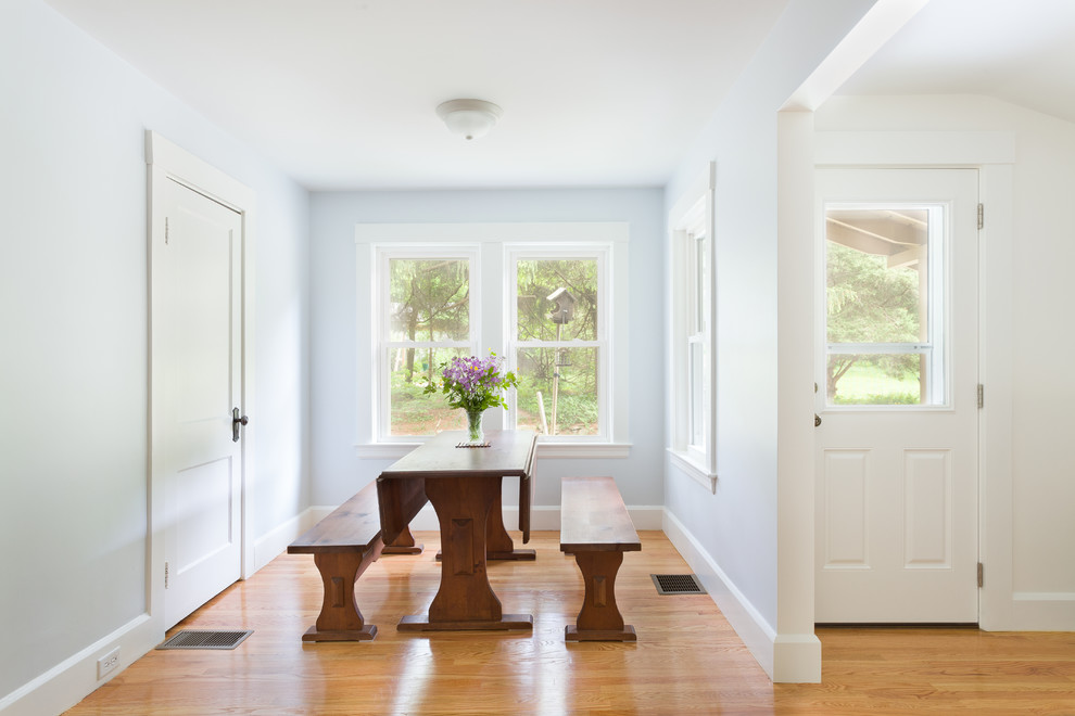 Design ideas for a mid-sized traditional kitchen/dining combo in Boston with blue walls and light hardwood floors.