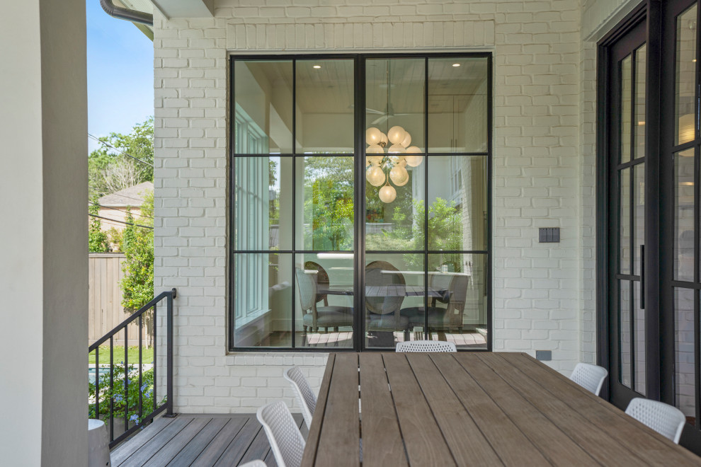 Photo of an expansive contemporary verandah in Houston.