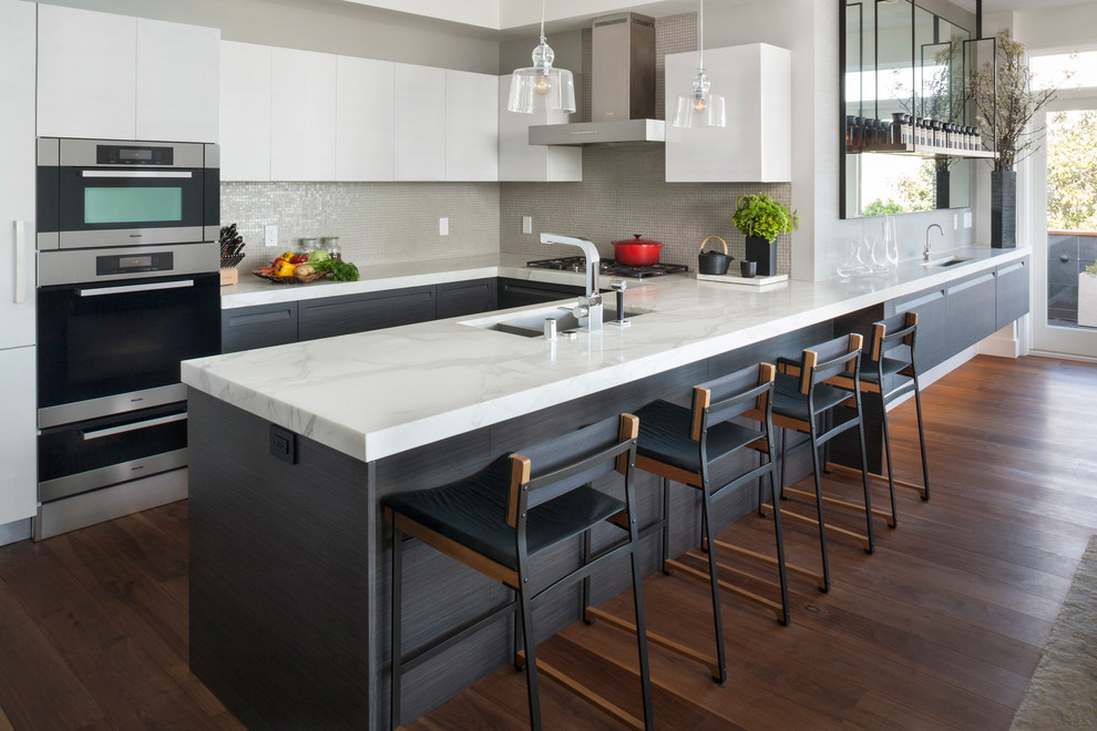 Design ideas for a small contemporary u-shaped kitchen in San Francisco with an undermount sink, flat-panel cabinets, dark wood cabinets, marble benchtops, beige splashback, mosaic tile splashback and dark hardwood floors.
