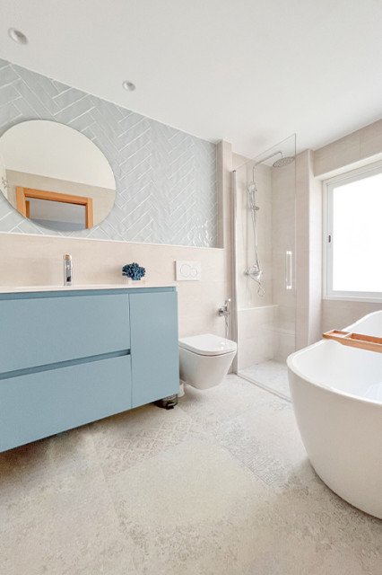 Ba&ntilde;o Guizem coastal-bathroom