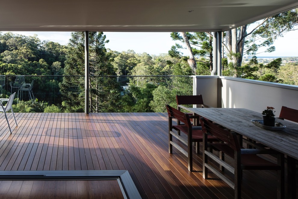 Contemporary deck in Sunshine Coast.