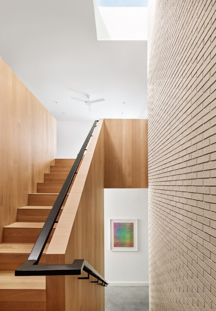 This is an example of a midcentury staircase in Austin.