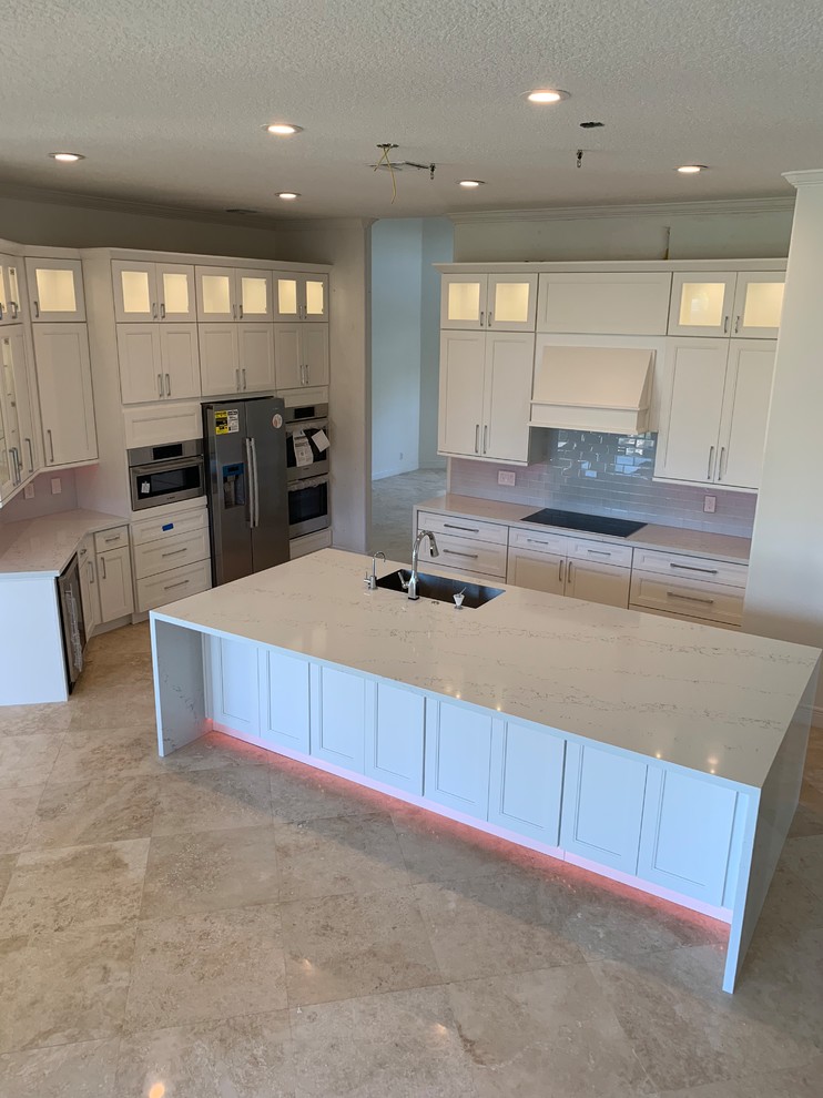 Transitional kitchen photo in Miami