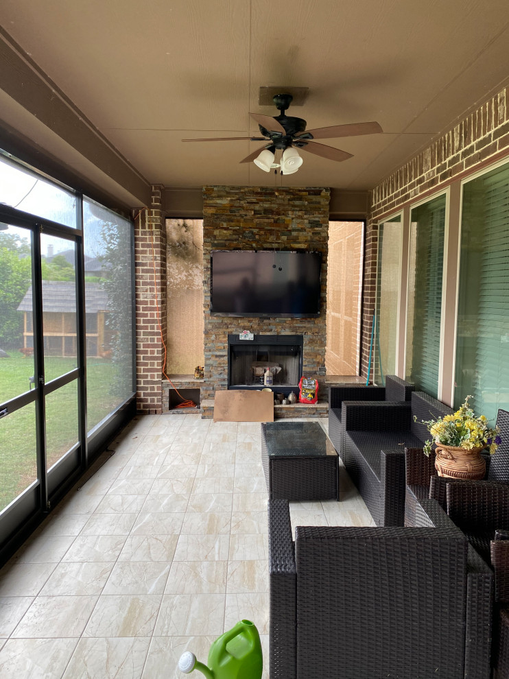 Photo of a small back screened veranda in Houston with tiled flooring.