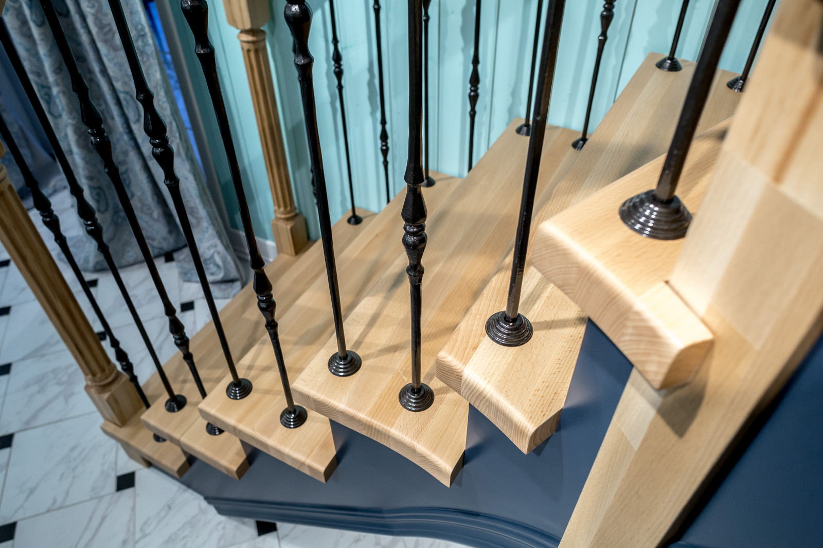 Проект 18 - Деревянная лестница из бука для НТВ