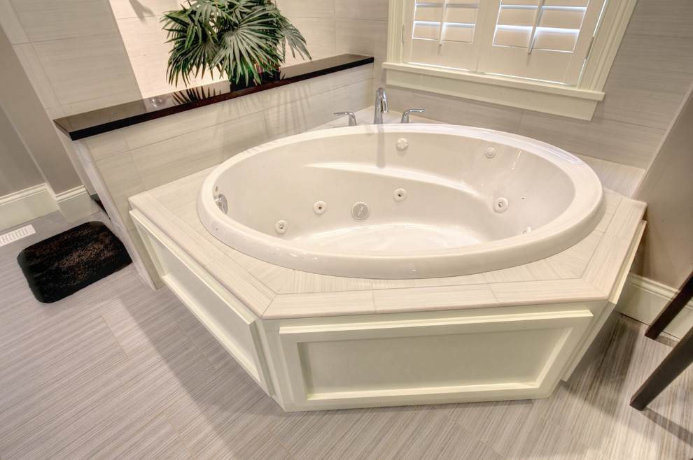 Home design - transitional home design idea in Chicago