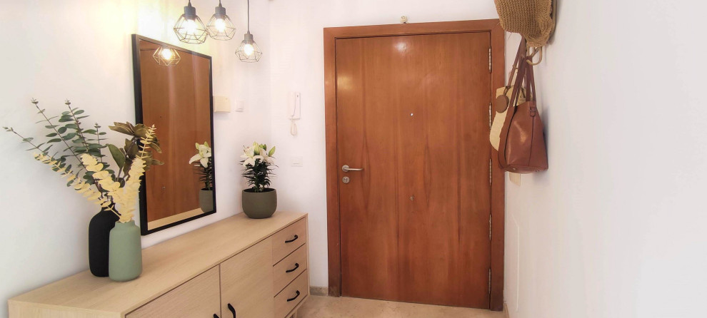 Entryway - rustic entryway idea
