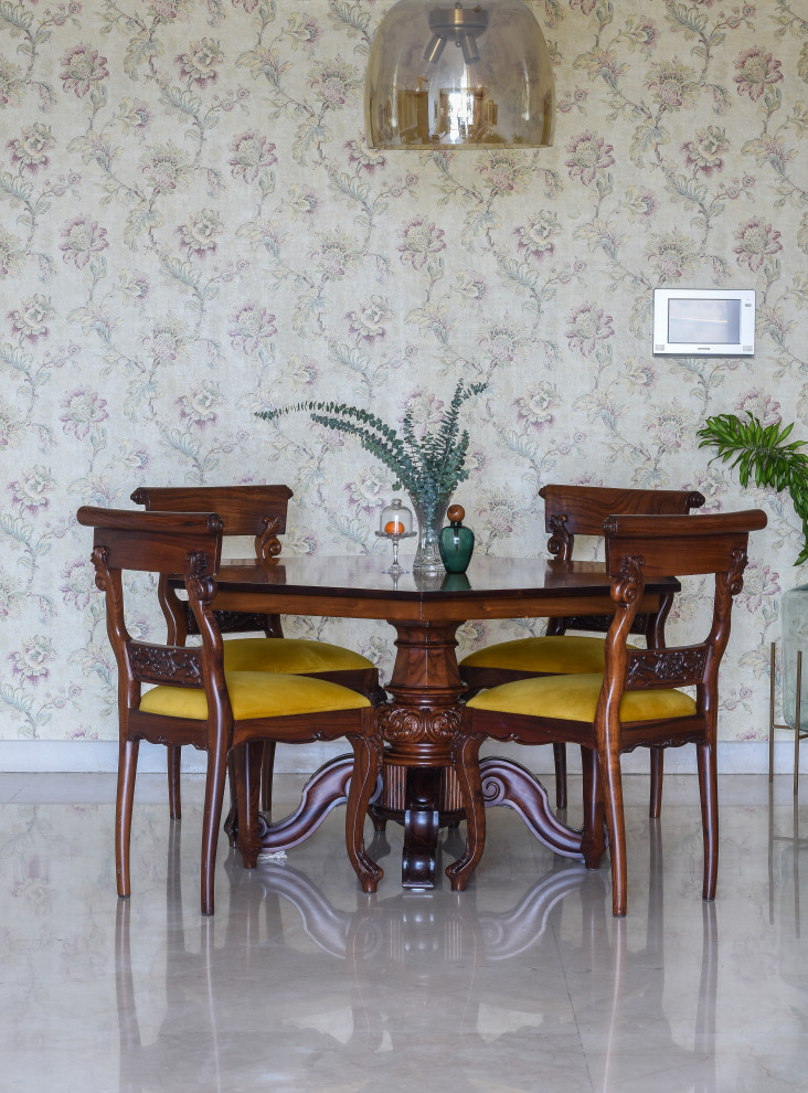 Design ideas for a transitional dining room in Bengaluru.