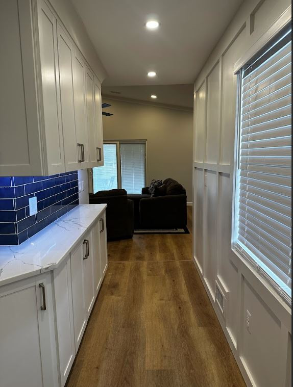 Transitional kitchen photo in Newark