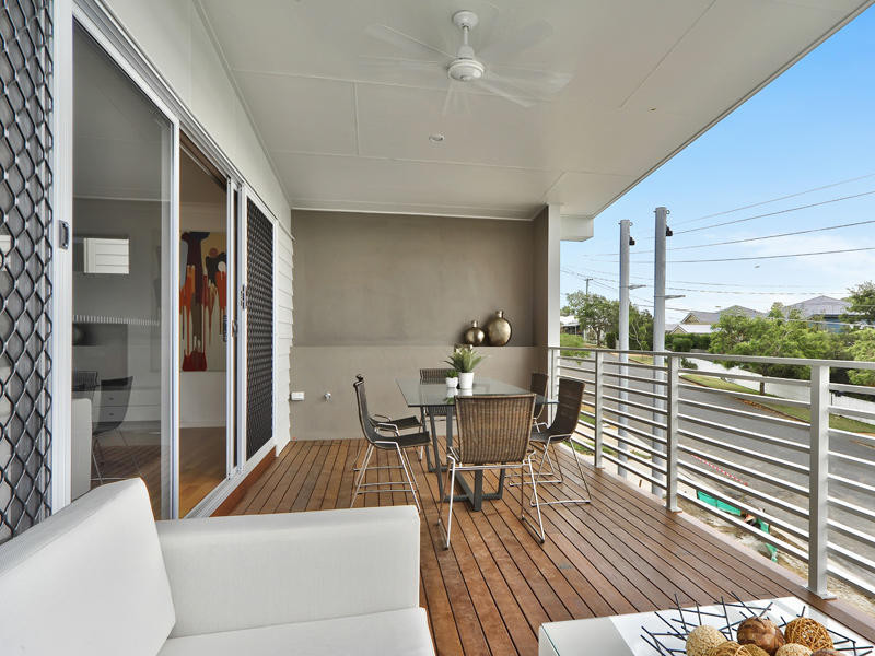This is an example of a contemporary verandah in Brisbane.