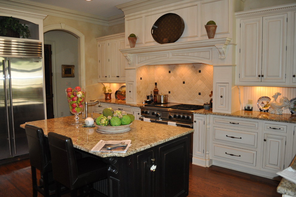 Transitional kitchen photo in Raleigh