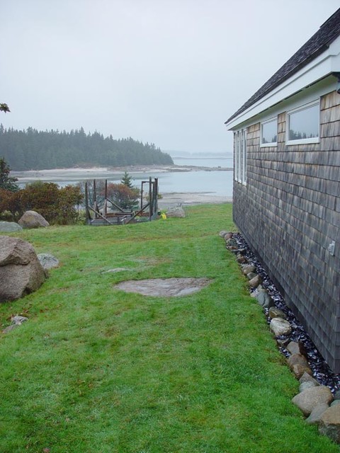 Thorofaire View contemporary-garden