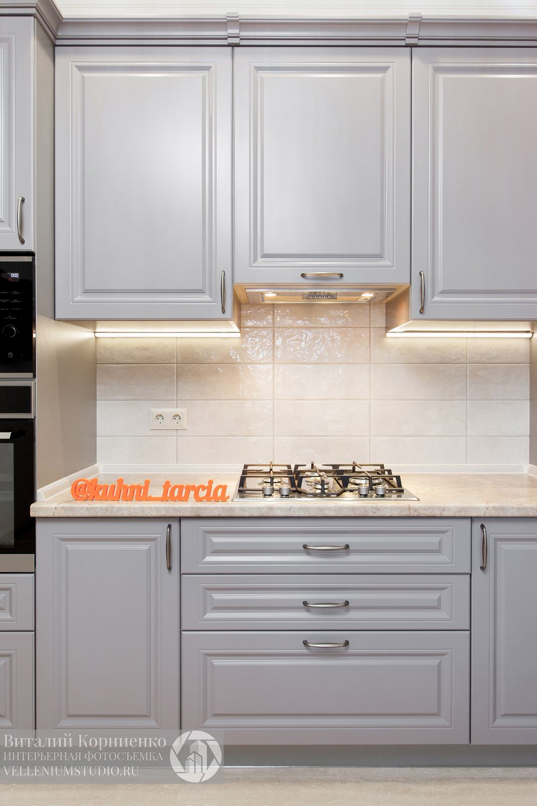Кухня серая