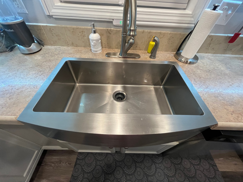 Laminate with TopMounted Sink to Quartz with Undermounted Sink