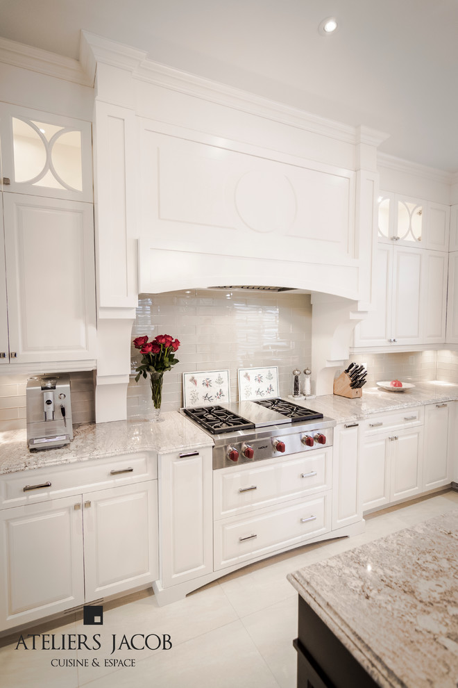 Transitional kitchen photo in Montreal