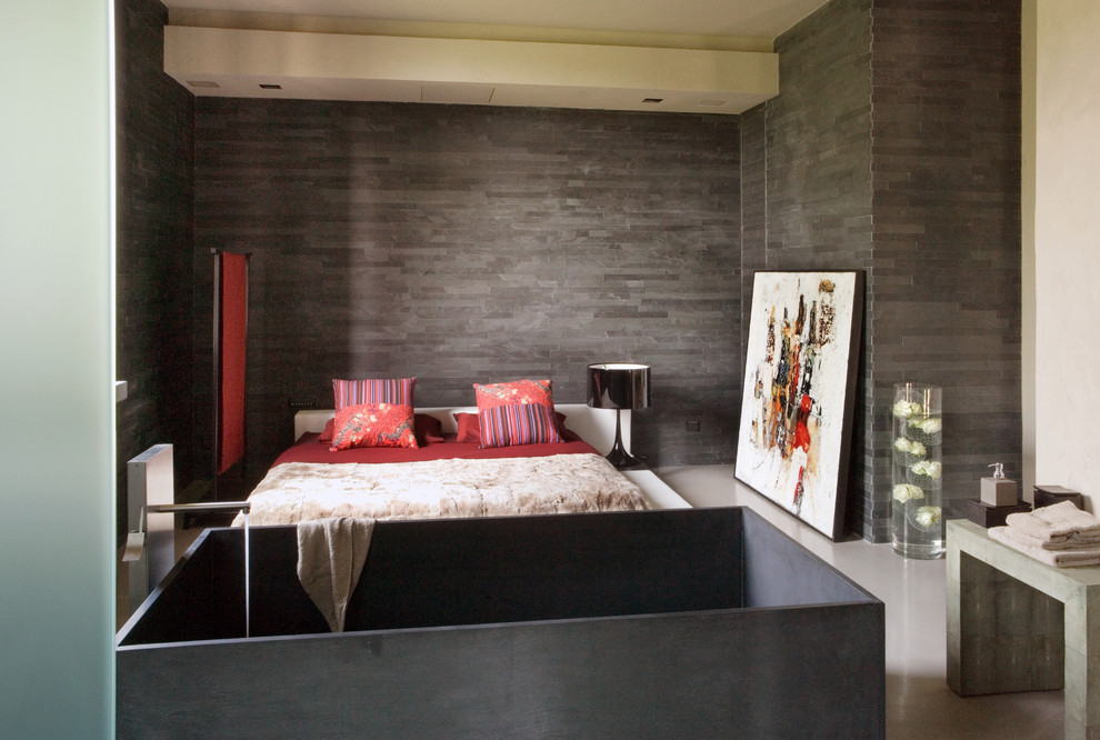 Inspiration for a modern bedroom in Bologna.