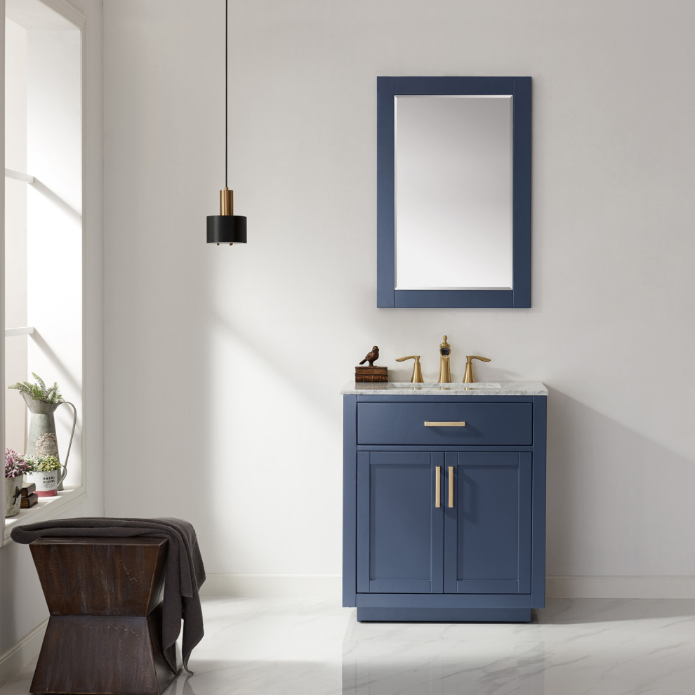 Exemple d'une petite salle de bain tendance avec un plan de toilette en marbre, meuble simple vasque et meuble-lavabo sur pied.
