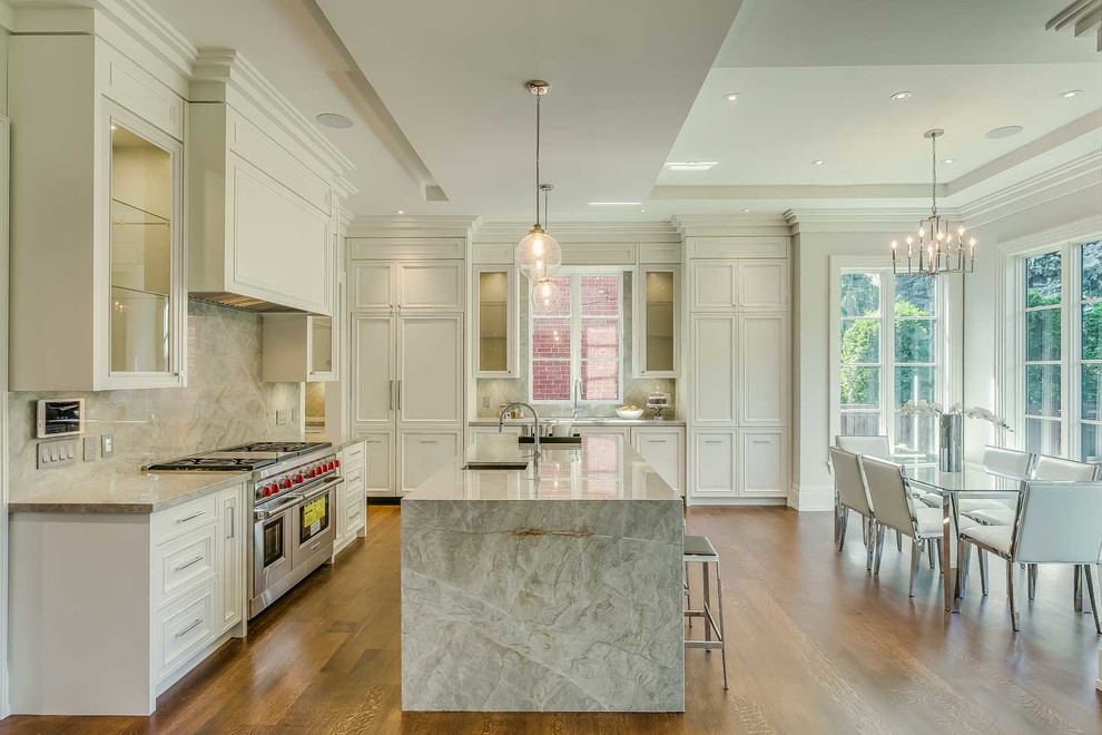 Kitchen - transitional kitchen idea in Toronto