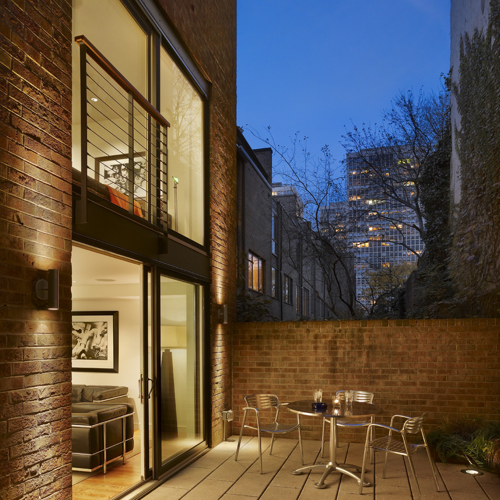 Design ideas for a contemporary patio.