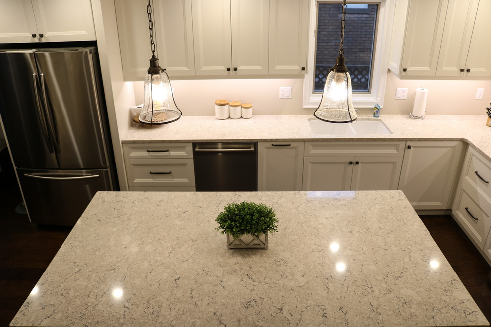 Example of a transitional home design design in Toronto