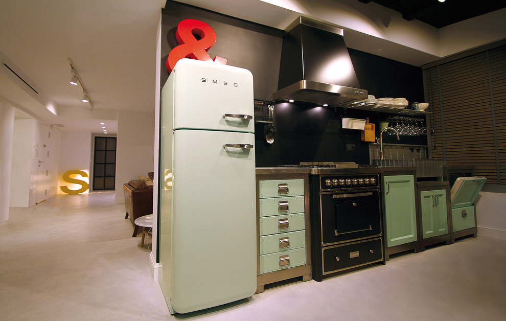 Kitchen - kitchen idea in Boston