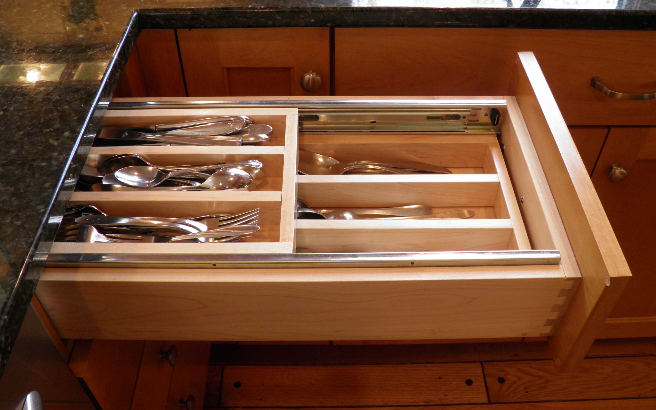 ящик для кухни выдвижной для столовых приборов