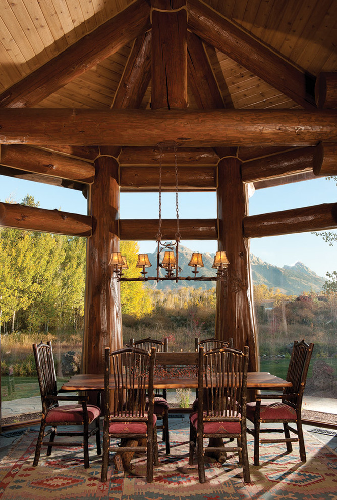 Mid-sized country dining room in Boise.