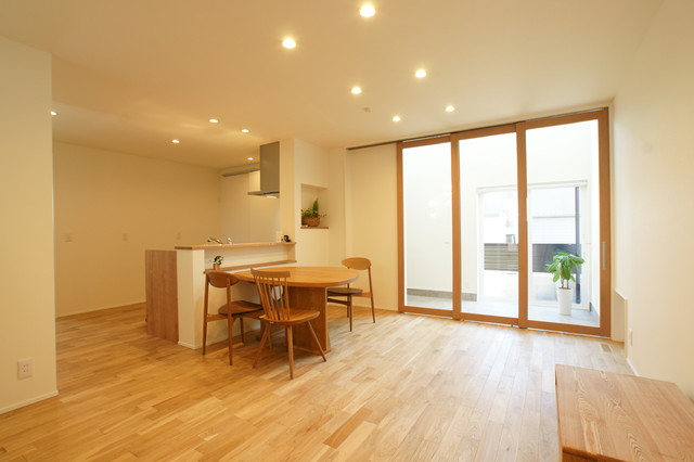 土間を楽しむ家 modern-living-room