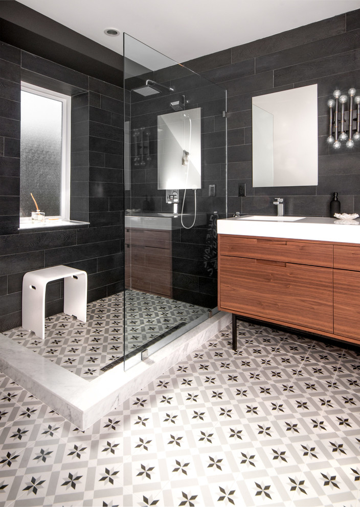 Contemporary bathroom in Toronto with an open shower and an open shower.