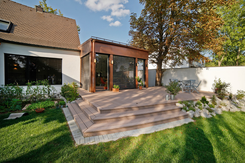 Terrasse neben dem Haus With Kübelpflanzen in Munich