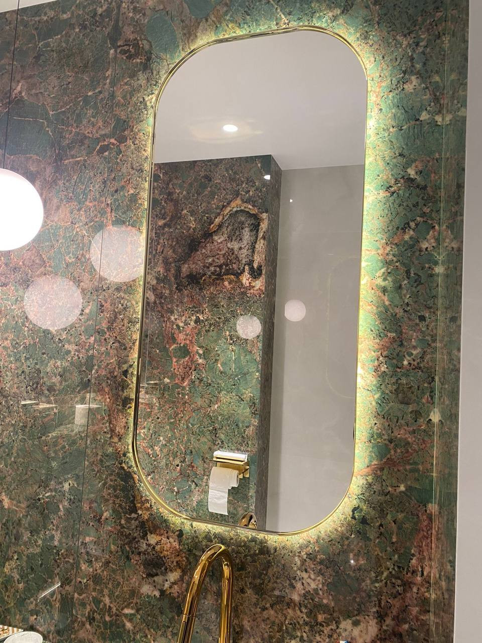 Зеркало с подсветкой в ванную комнату