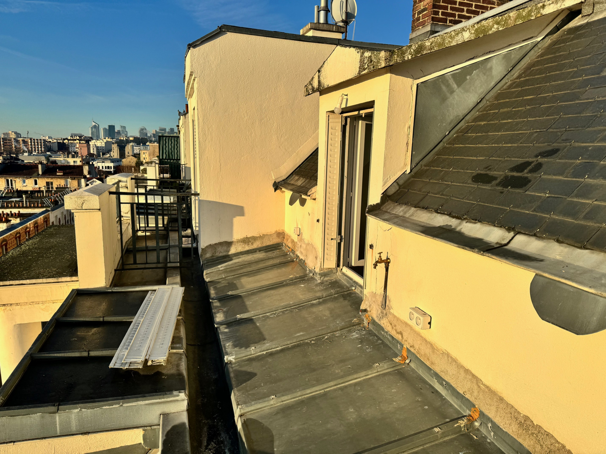 Un terrasse sur les toits de Paris