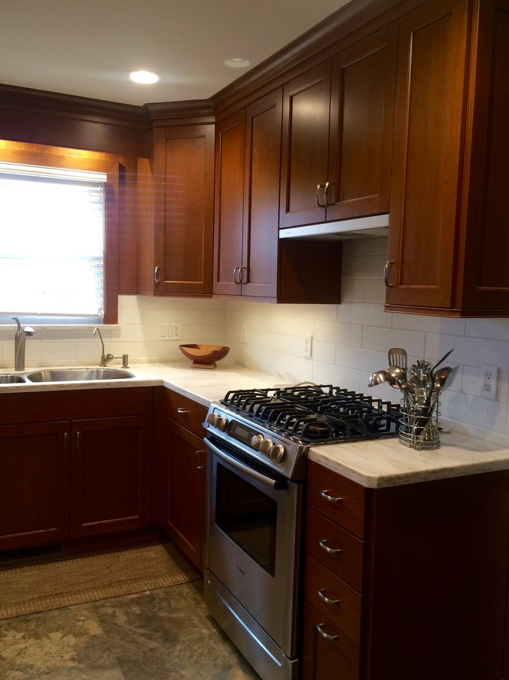 Kitchen - small transitional kitchen idea