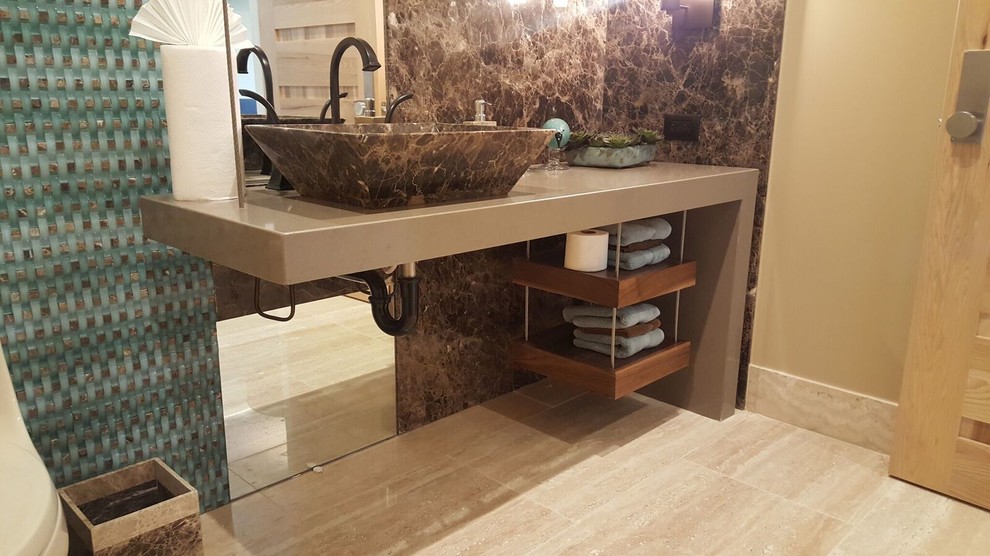 Small contemporary 3/4 bathroom in Las Vegas with a one-piece toilet, beige walls, porcelain floors, a vessel sink and engineered quartz benchtops.