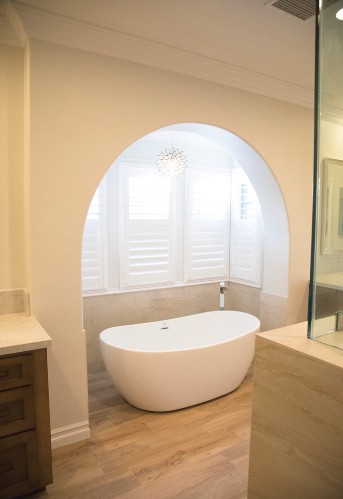 Example of a classic home design design in Orange County