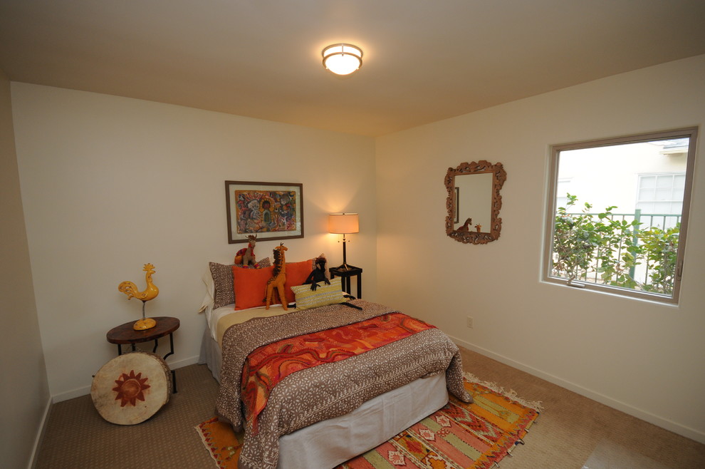 This is an example of a mid-sized contemporary guest bedroom in Los Angeles with carpet, no fireplace and beige walls.