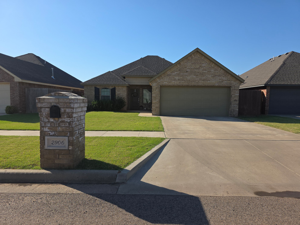 Organic color palate with double car garage